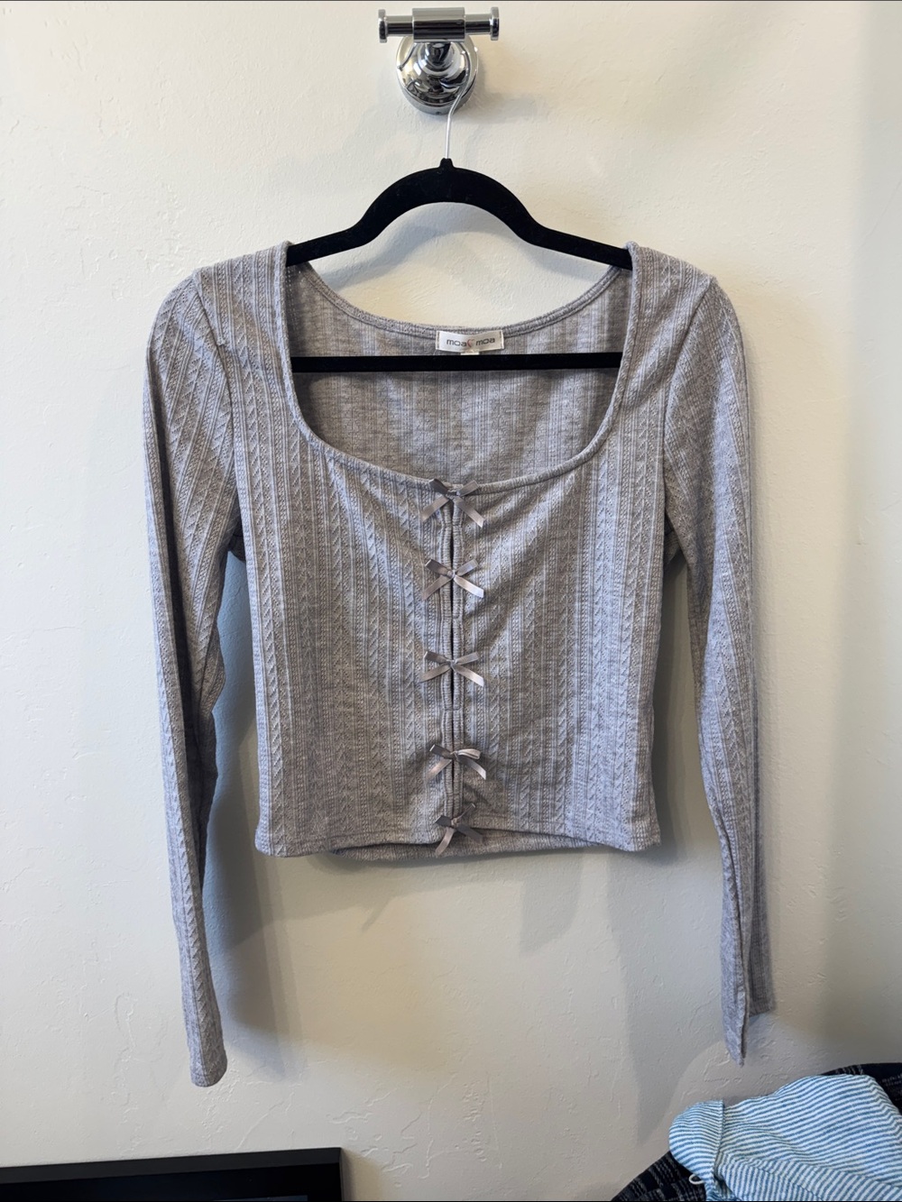 Moa Moa Light Heather Gray Ribbed Bow Front Cropped Long Sleeve Top